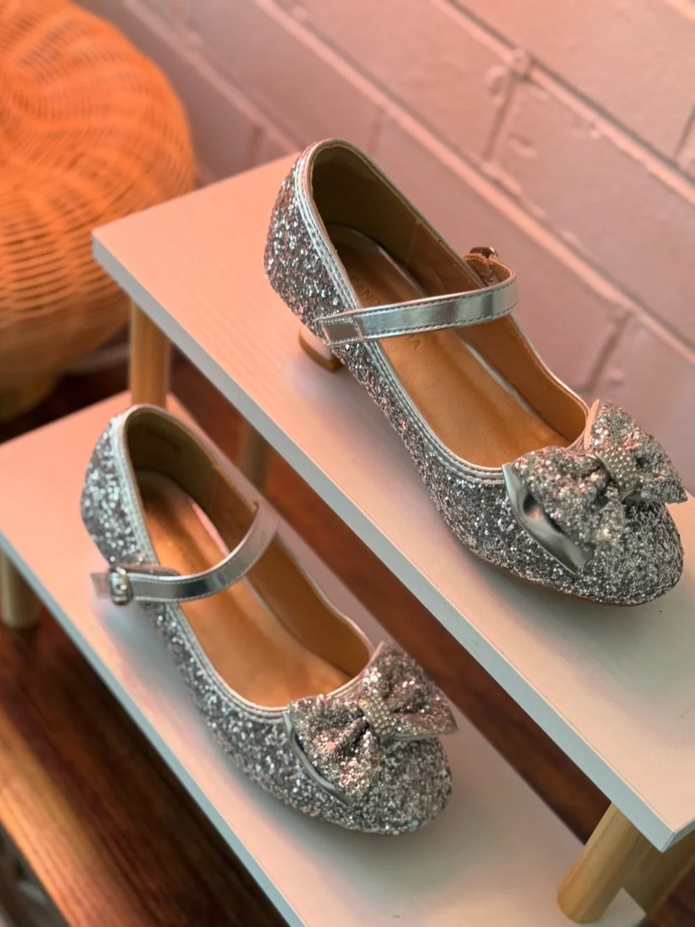 NWOT Girls Silver Glitter Bow Princess Heels Dress Shoes Size 2